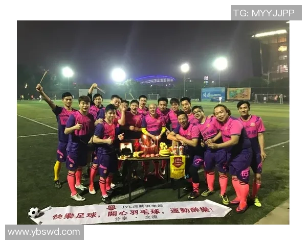 深圳足球队荣登足球团队协作排行榜第三名展现团队精神与实力 深圳足球队荣登足球团队协作排行榜第三名展现团队精神与实力